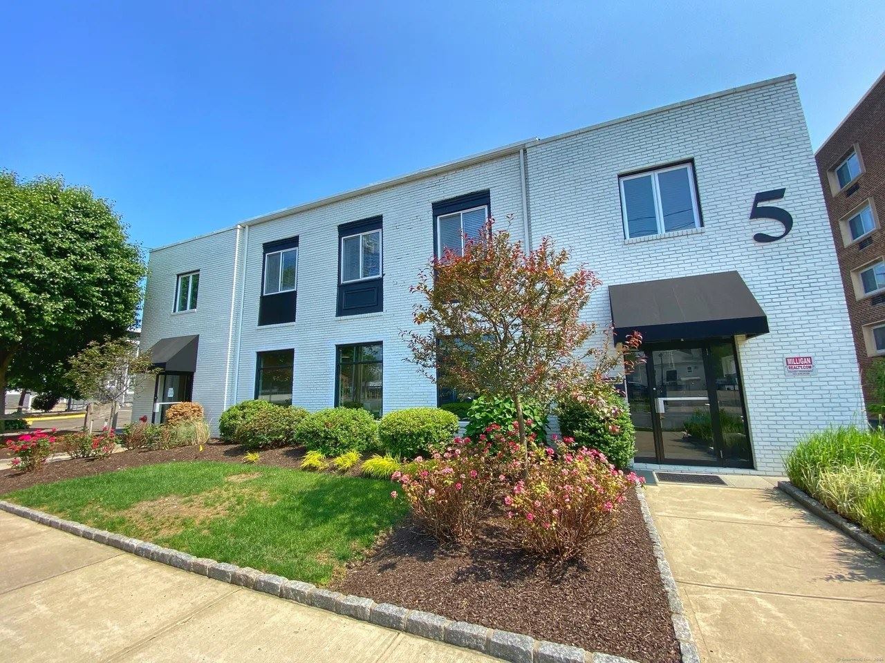 5 Mott Avenue exterior
